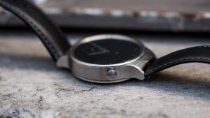 Huawei Watch 리뷰: 단순하지만 호화로운 Huawei Watch는 우아한 디자인입니다.
