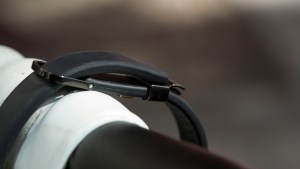 Jawbone Up3 리뷰: 안쪽을 향한 금속 부품에도 불구하고 Up3는 놀라울 정도로 편안한 착용감을 제공합니다.
